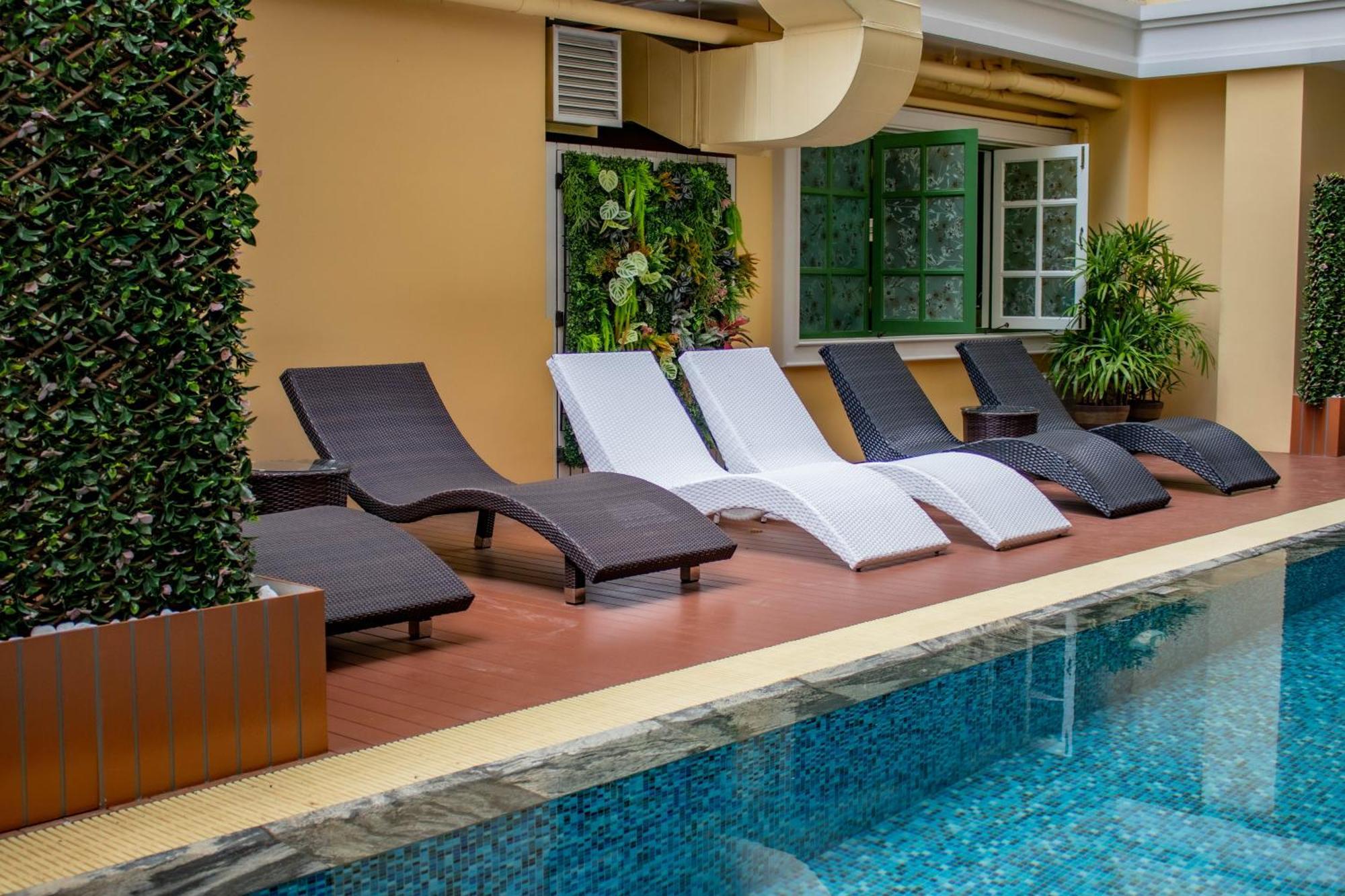Siri Grand Bangkok Hotel Exterior foto