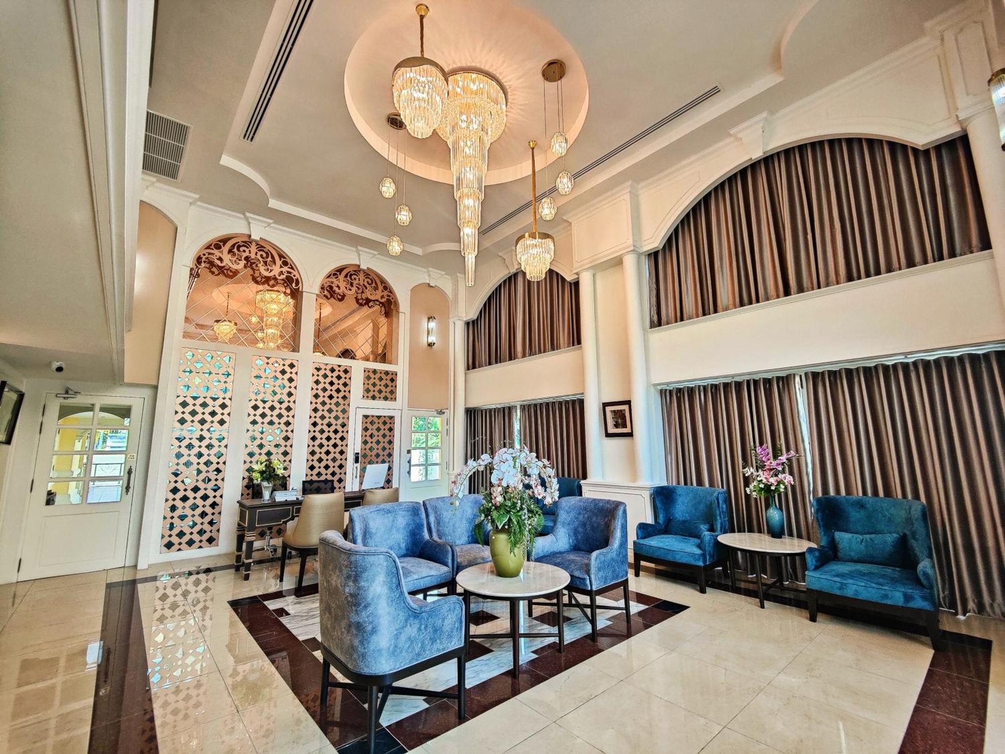 Siri Grand Bangkok Hotel Exterior foto