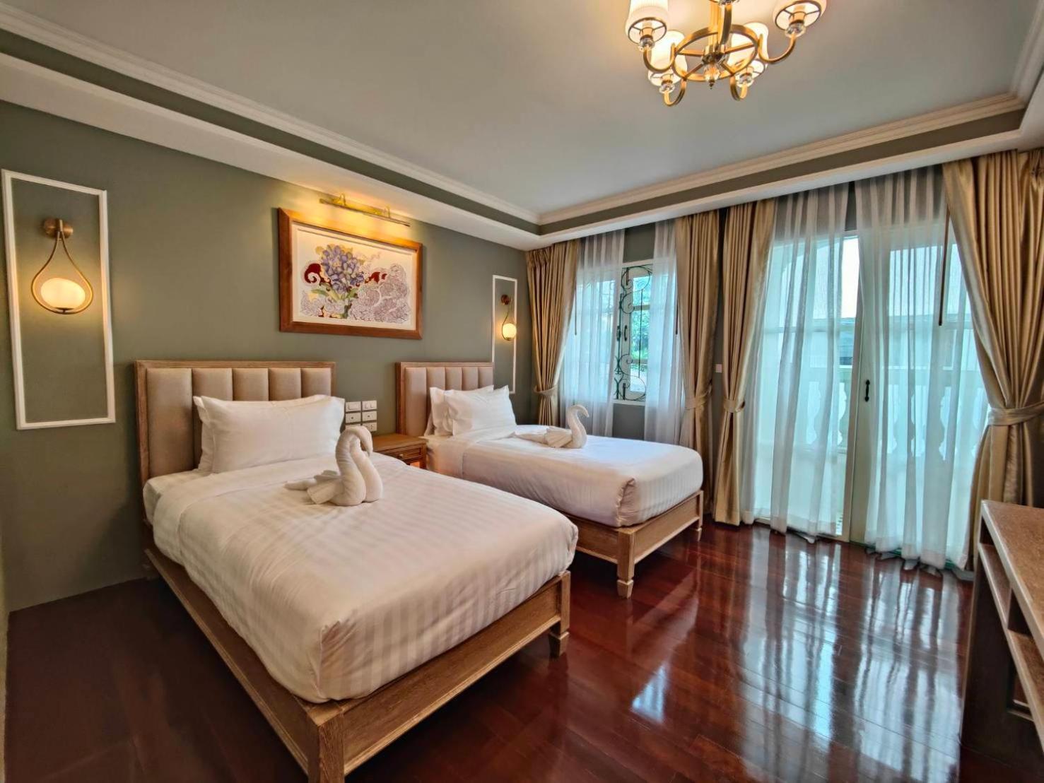 Siri Grand Bangkok Hotel Exterior foto