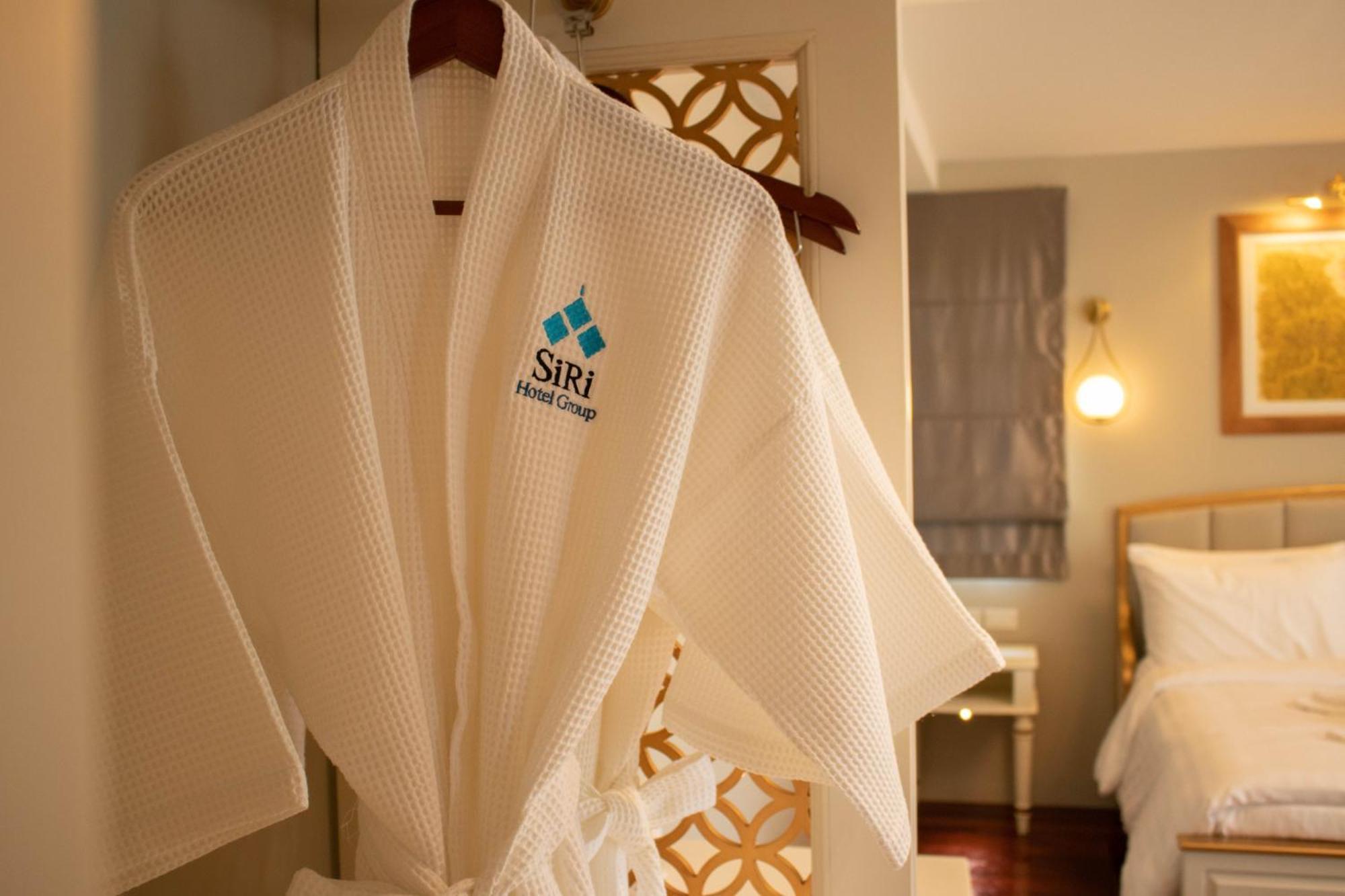 Siri Grand Bangkok Hotel Exterior foto