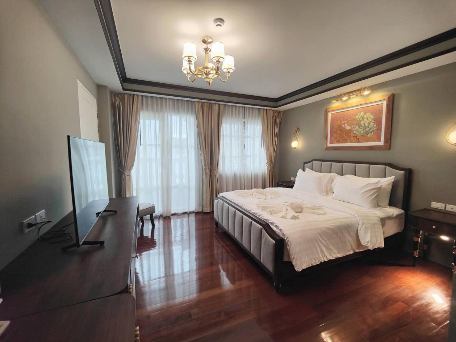 Siri Grand Bangkok Hotel Exterior foto