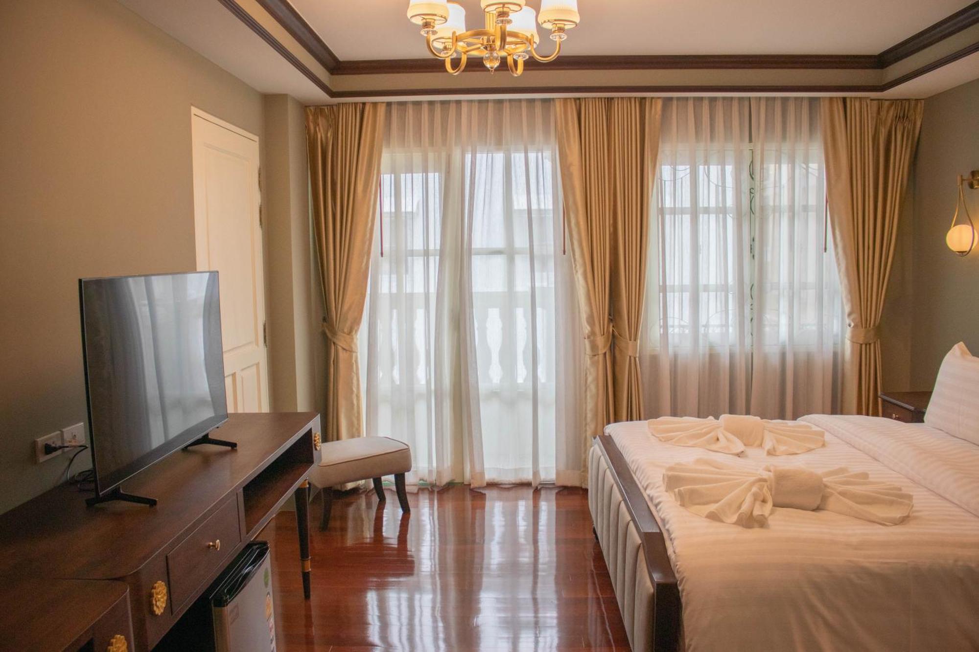 Siri Grand Bangkok Hotel Exterior foto